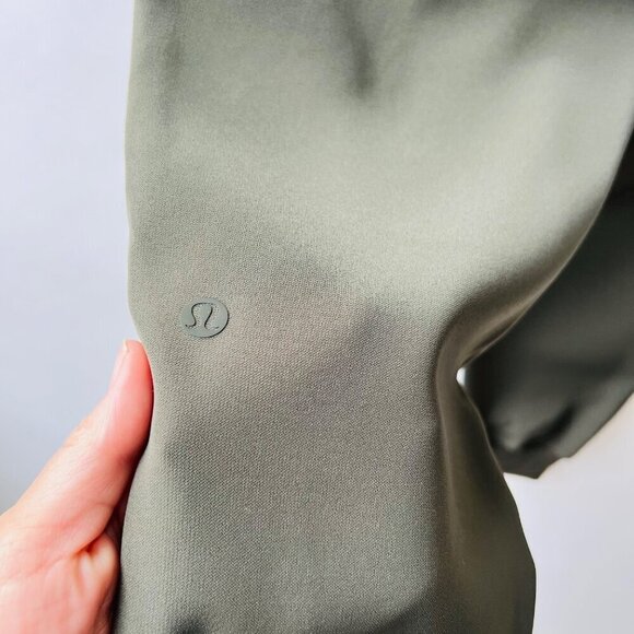 Lululemon On the fly joggers, green, Size 4 B165 - Picture 7 of 9